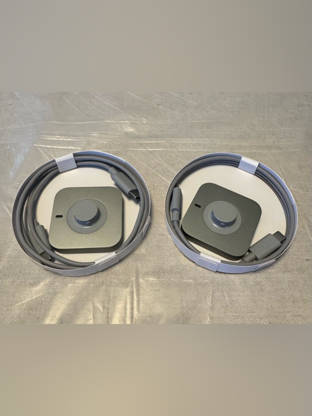Oura Ring Gen 4 Smart Ring - Silver Finish - Picture 2 of 6